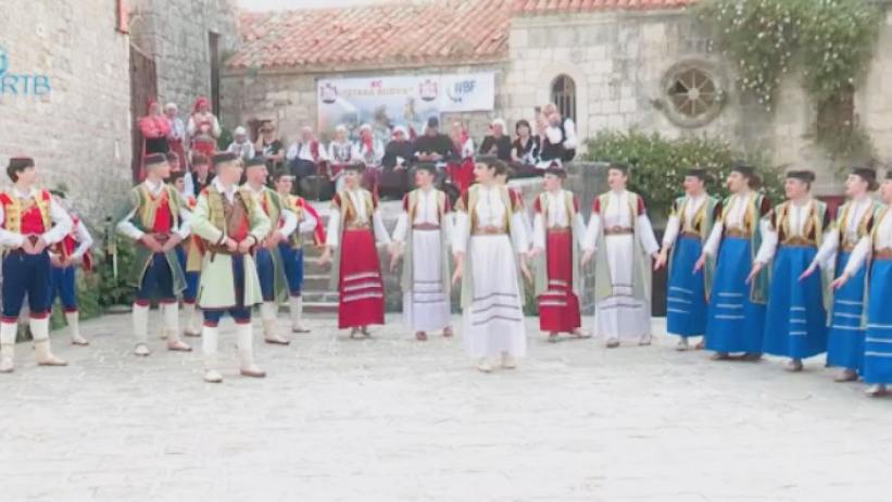 (VIDEO) Održan IV Međunarodni festival folklora pod nazivom “Tradicija okupana ljepotom Mediterana” | Radio Televizija Budva