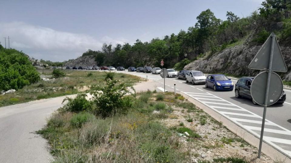 Na graničnom prelazu Ilino brdo gužve, čeka se duže od sat | Radio Televizija Budva
