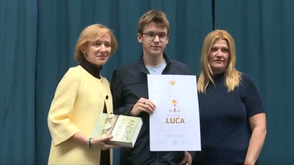 Uručeno 15 diploma Luča učenicima završnog razreda OŠ 