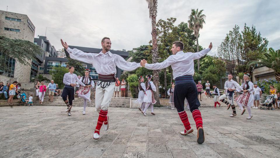 Veče folklora u Budvi, gosti iz Slovačke i Bugarske | Radio Televizija Budva