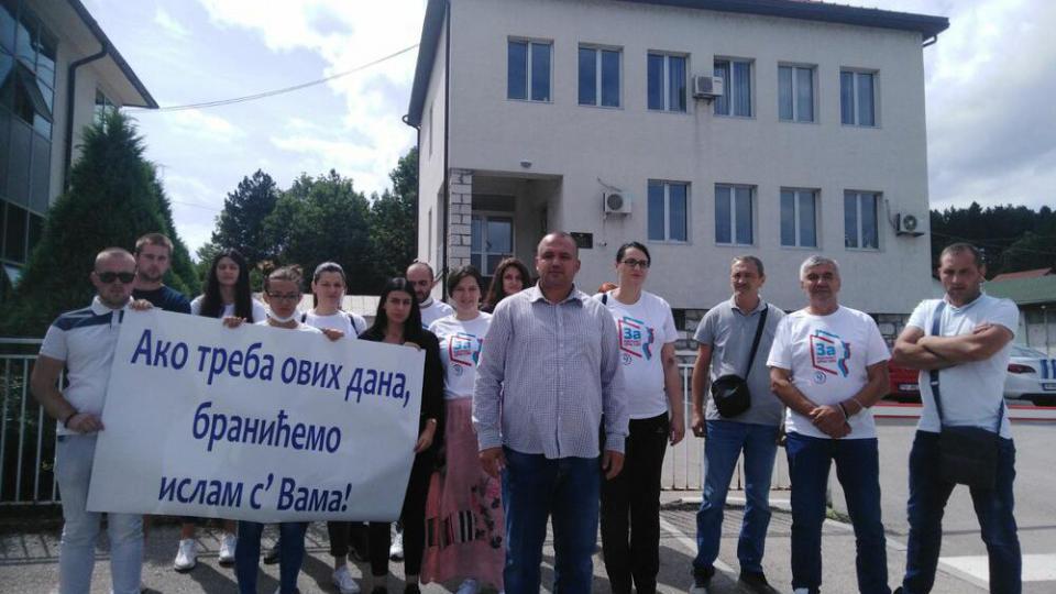 Protest ispred CB Pljevlja: Policija zna ko su izgrednici, imamo snimke | Radio Televizija Budva