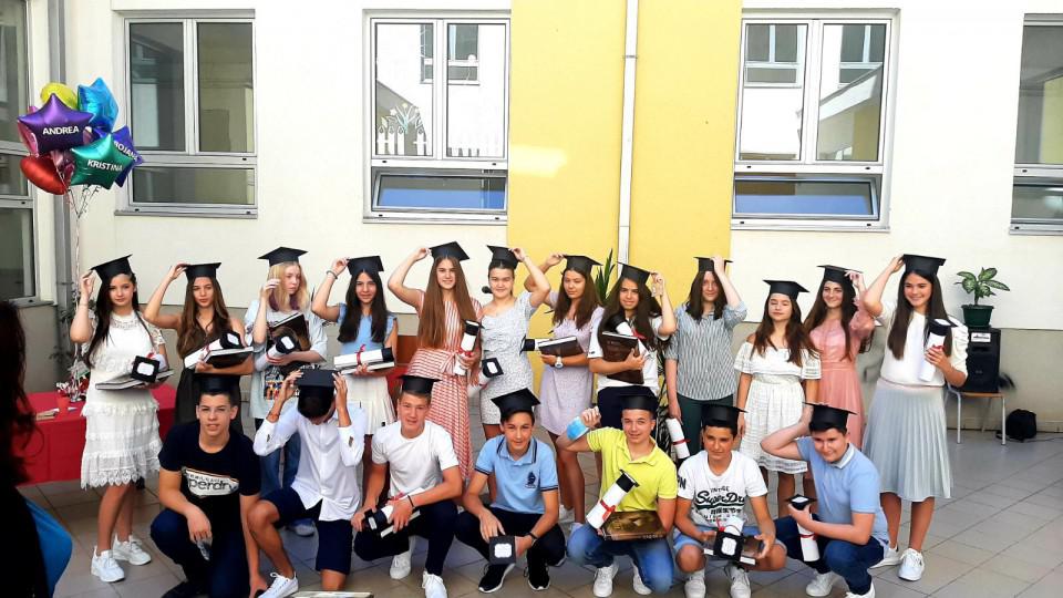 Svečana dodjela diploma Luča u Drugoj osnovnoj školi | Radio Televizija Budva