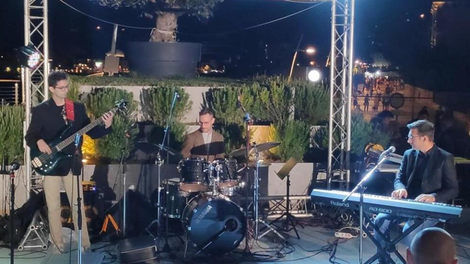 Muzika u džipsi stilu zatvorila 15. Petrovac Jazz festival | Radio Televizija Budva