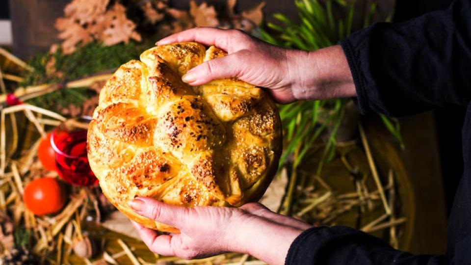 Kako se pravi božićna česnica po starom običaju: Ne stavlja se samo novčić! (RECEPT) | Radio Televizija Budva