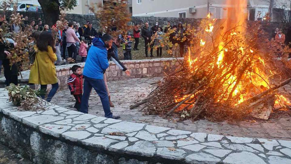 Raspored nalaganja badnjaka u Budvi | Radio Televizija Budva