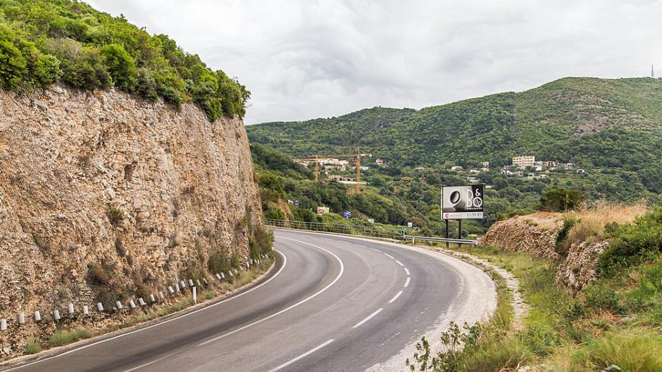 I dalje potpuna obustava saobraćaja od 10h do 14h na putu od Prijevora do Lastve | Radio Televizija Budva