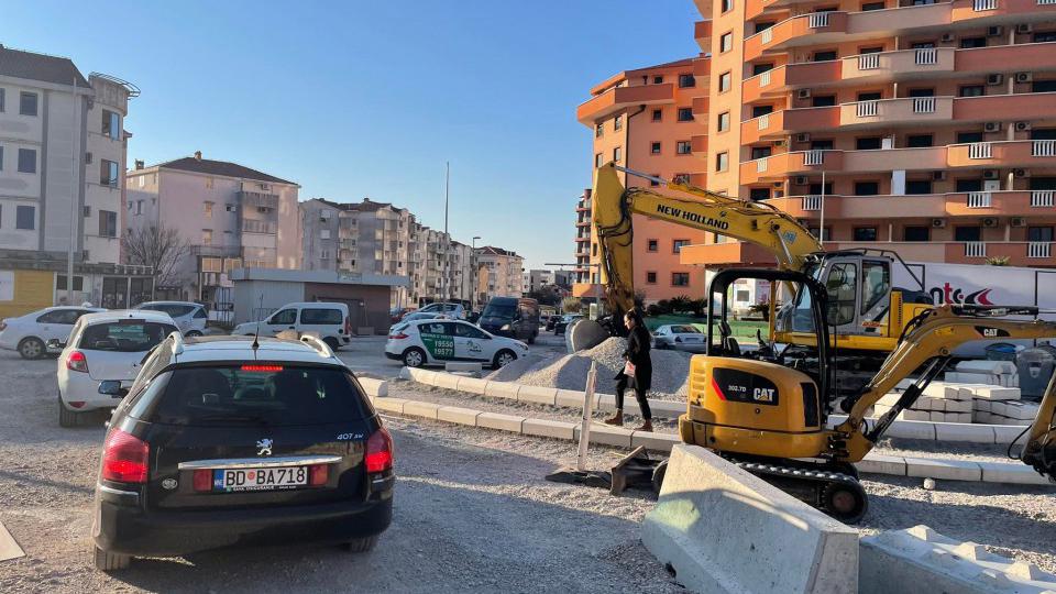 (FOTO) Sa terena: Minimalan produžetak radova na kružnom toku | Radio Televizija Budva