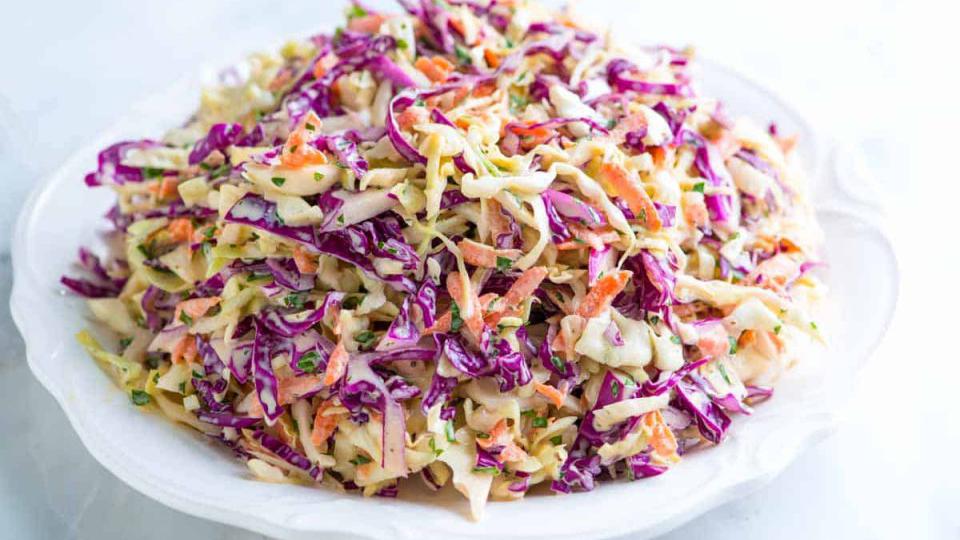 Coleslaw: Salata koja je savršeni par jelima sa roštilja | Radio Televizija Budva