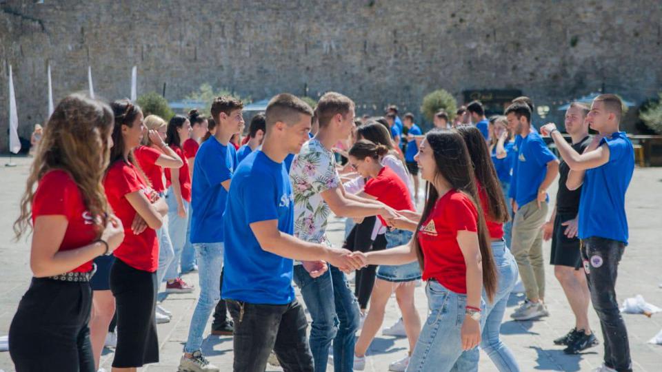 Maturanti sjutra plešu ispred Starog grada, svečani defile i matursko veče 23. maja | Radio Televizija Budva