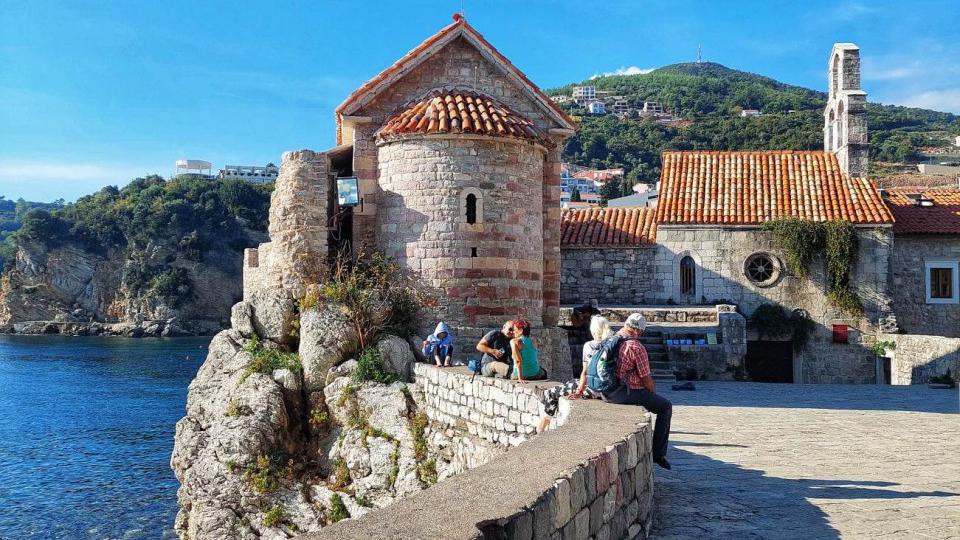 U Crnoj Gori najviše turista iz Srbije, u Hrvatskoj najbrojniji Njemci | Radio Televizija Budva