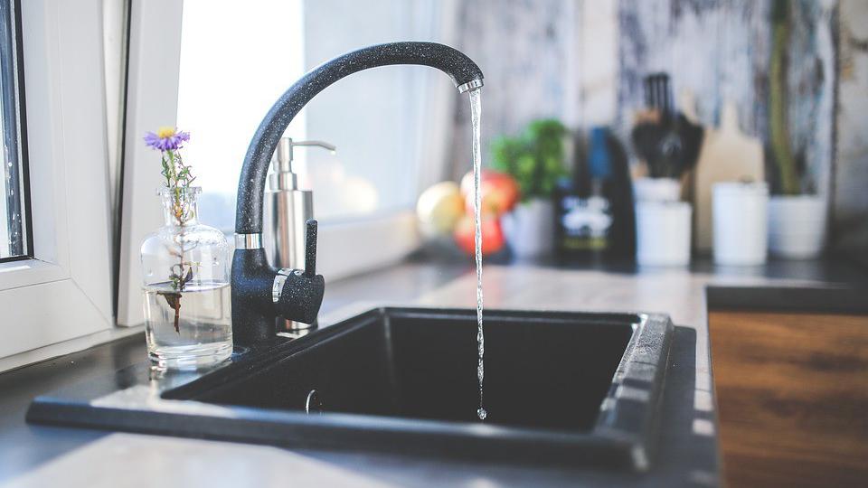 Zašto je važno da uz obrok ne pijete vodu? | Radio Televizija Budva