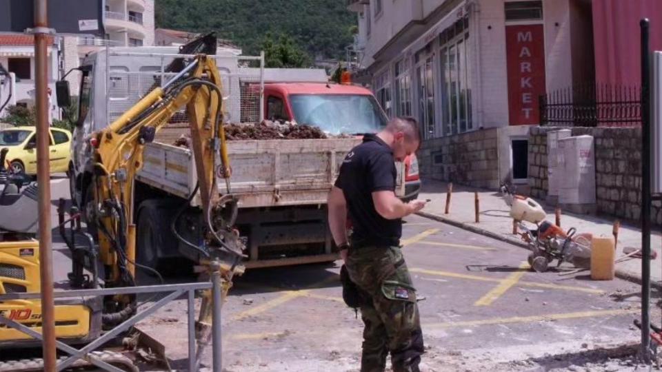 Izmjena režima saobraćaja u Petrovcu  zbog radova na postavljanju stubića | Radio Televizija Budva