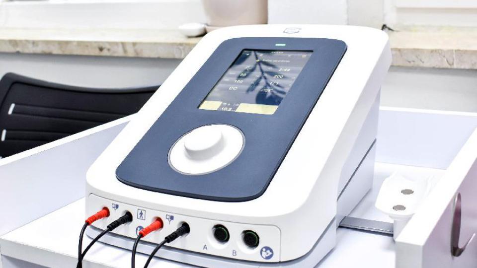 Novi aparati za ultrazvučnu i elektroterapiju u KCCG | Radio Televizija Budva