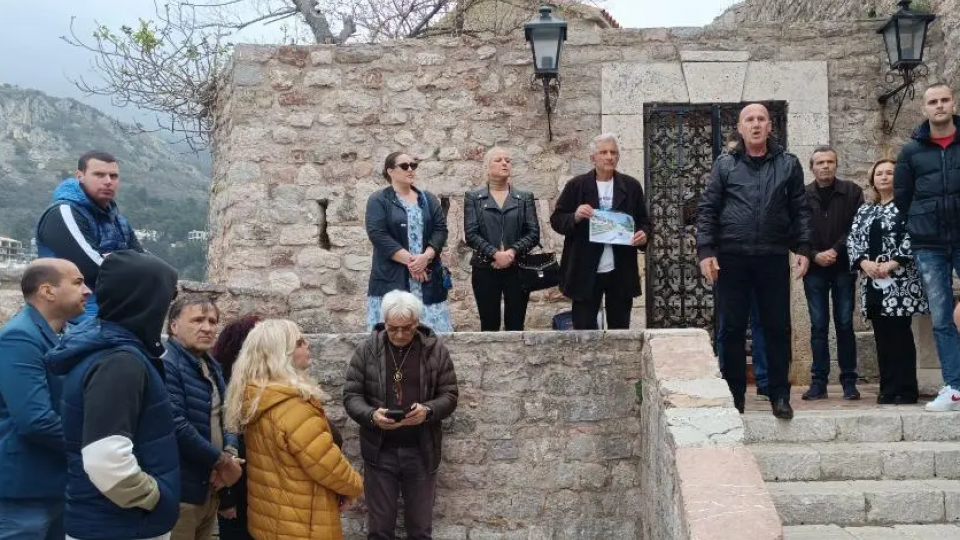 (VIDEO/FOTO) Protest Paštrovića: Otvorite Sveti Stefan do 1. maja, inače slijedi blokada mjesta | Radio Televizija Budva