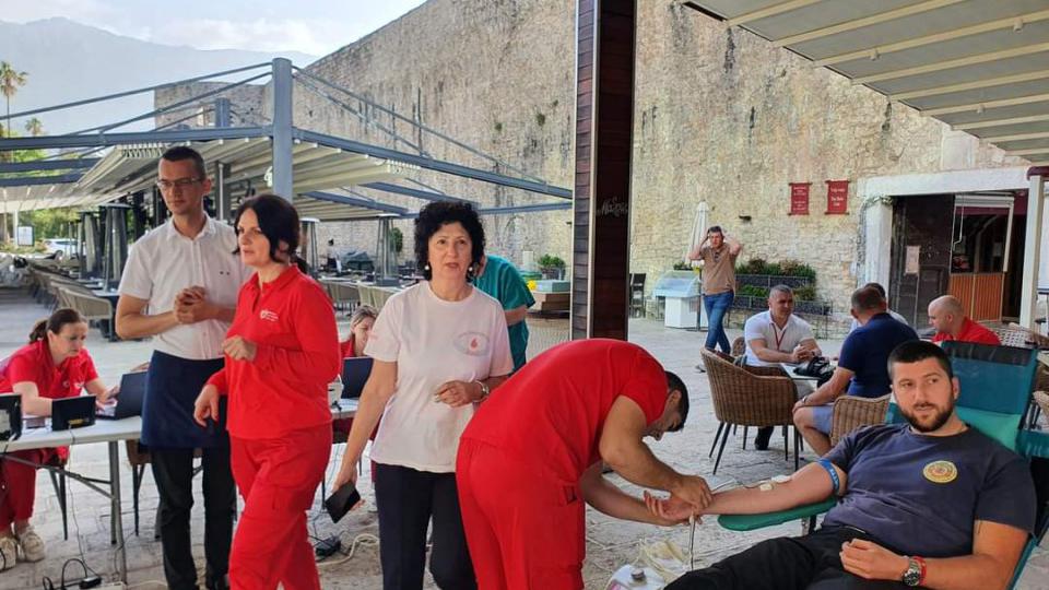(FOTO) Položen ispit humanosti sa rekordnim rezultatom: Danas u Budvi sakupljeno 176 jedinica krvi | Radio Televizija Budva