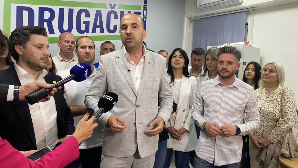 Debakl partija aktuelne vlasti na izborima u Budvi, poručuje Blažo Rađenović | Radio Televizija Budva