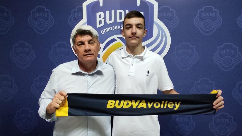 Vuk Stanojević potpisao ugovor za OK “Budva” | Radio Televizija Budva