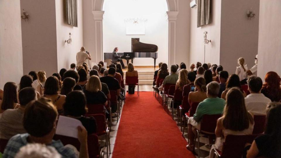 Crna Gora da postane mjesto susreta vrhunskih umjetnika | Radio Televizija Budva