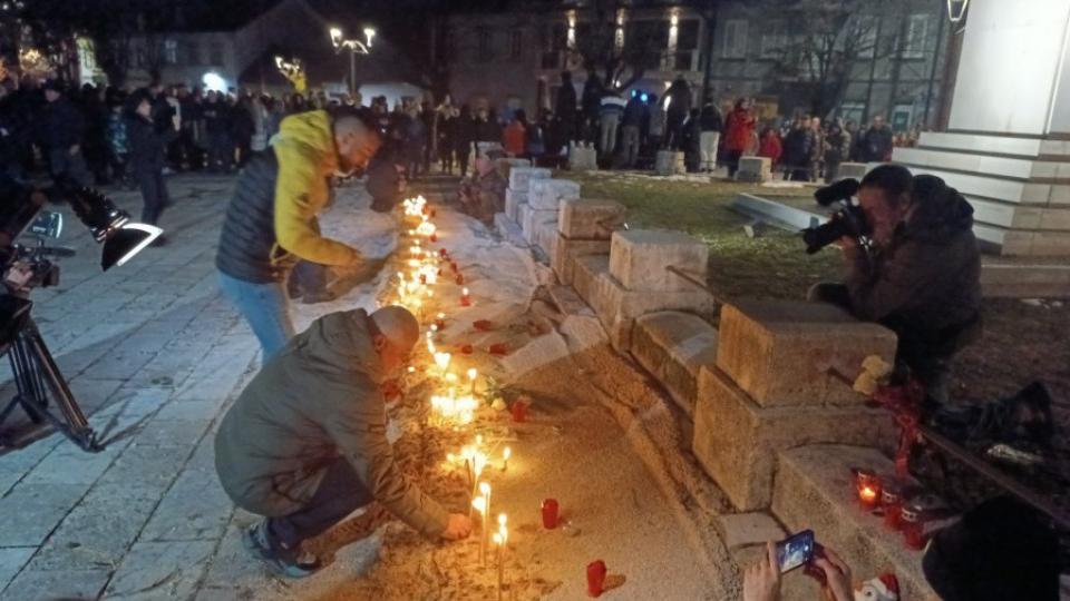 Protest na Cetinju, građani odali poštu stradalim sugrađanima | Radio Televizija Budva