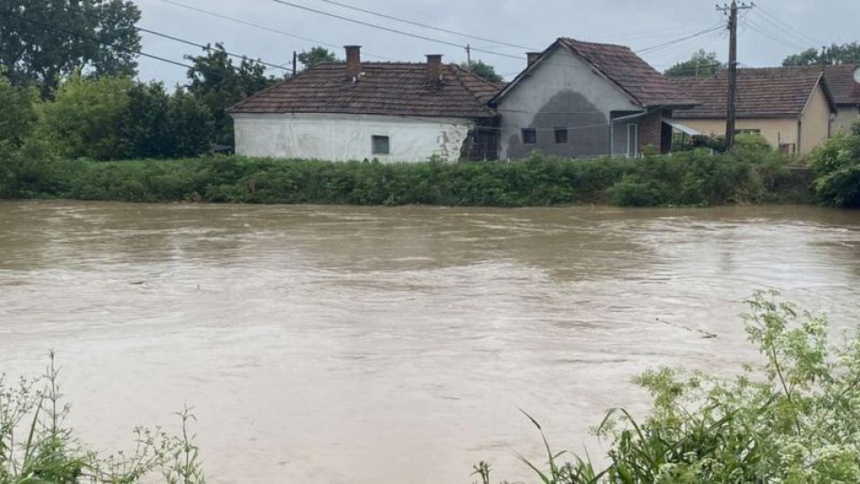 Video Borba Sa Poplavama U Srbiji Vanredna Situacija U 35 Opština I Gradova Vijesti Radio